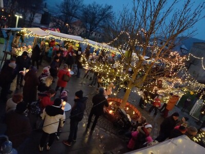 Schöner Adventsmarkt im Kindergarten